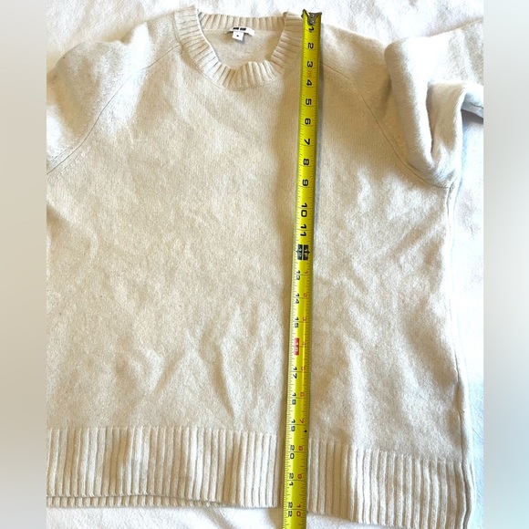 Uniqlo Women's Cream 100% Wool Crewneck Sweater Jumper Casual Classic, Size M - Picture 6 of 9